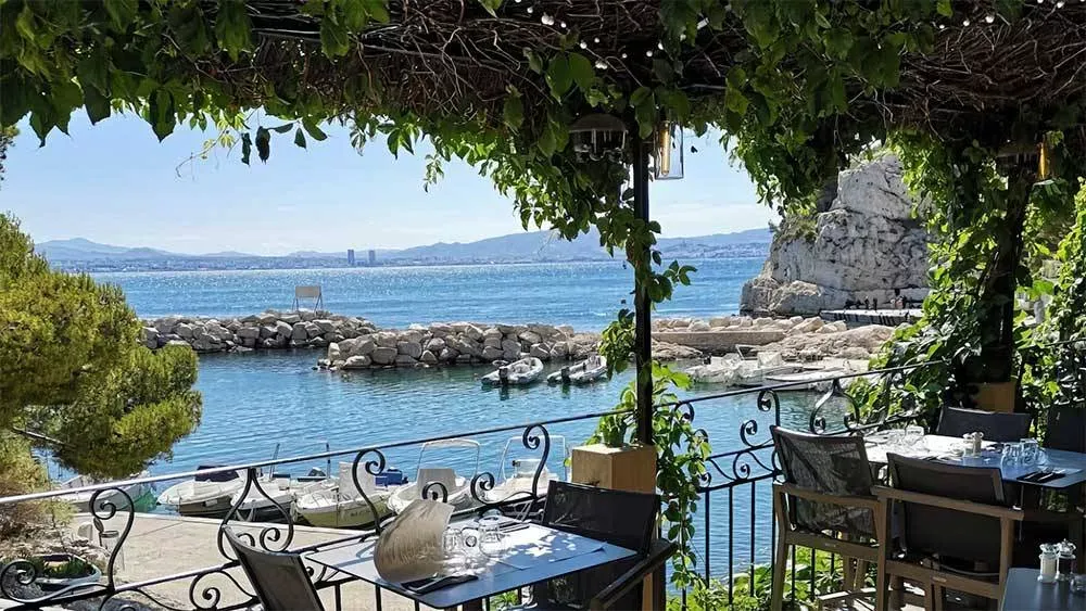 Location de bateau avec escale restaurant