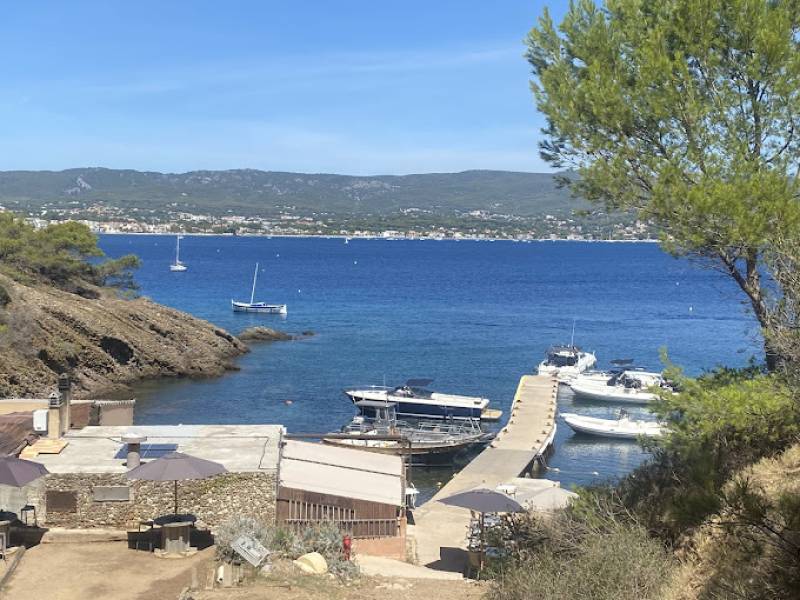 Quelles conditions faut-il remplir pour accéder aux Parc National des Calanques de Marseille en bateau ?