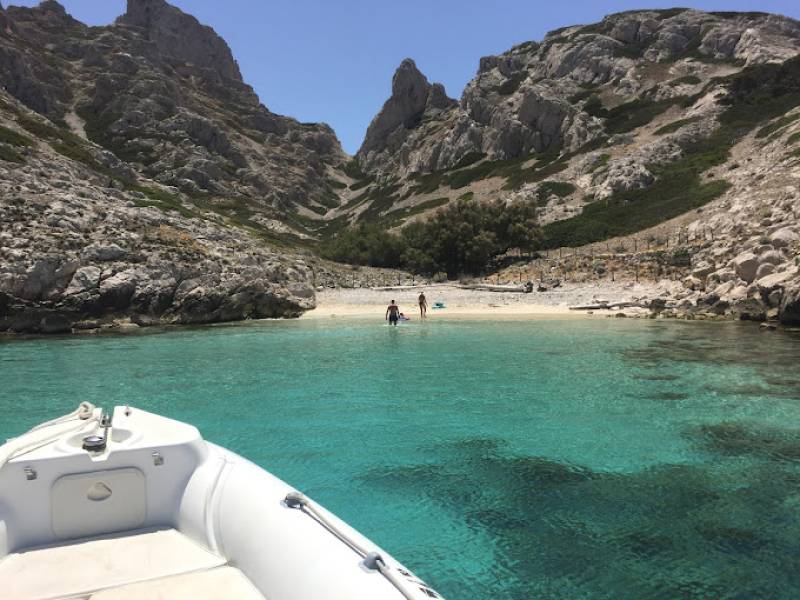 Quelles conditions faut-il remplir pour accéder aux Parc National des Calanques de Marseille en bateau ?