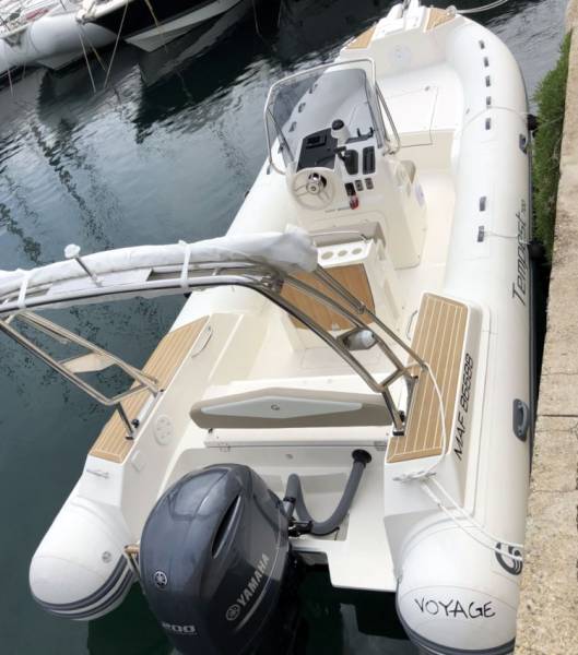 Location bateau VOYAGE Capelli 700 Sun - 2019 12 personnes 200 cv 7 m
