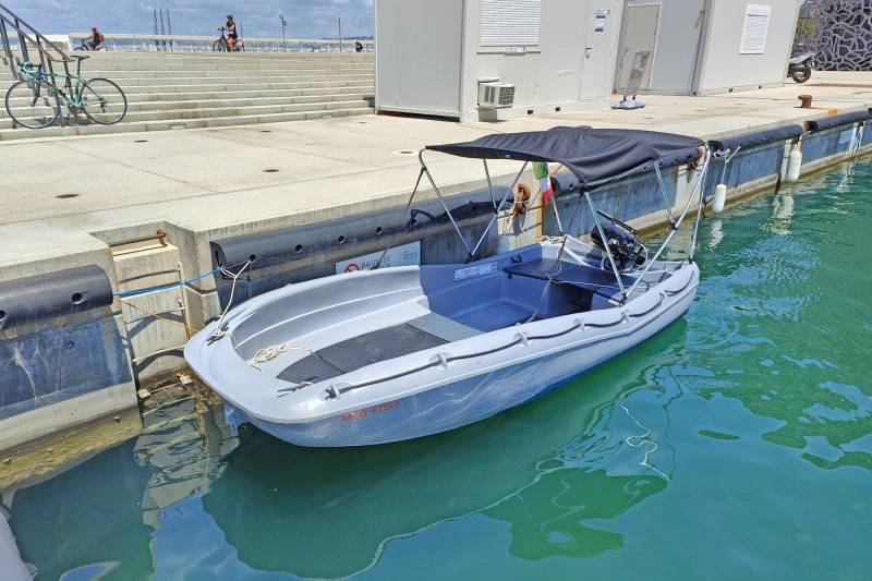 Location de bateau sans permis facile à piloter pour les débutants à Marseille proche du Vieux Port