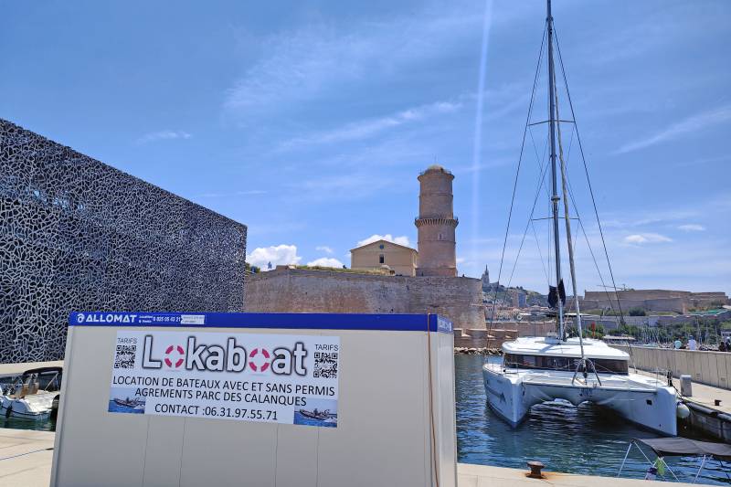Location de bateau Quicksilver à Marseille avec  LocMyBoat